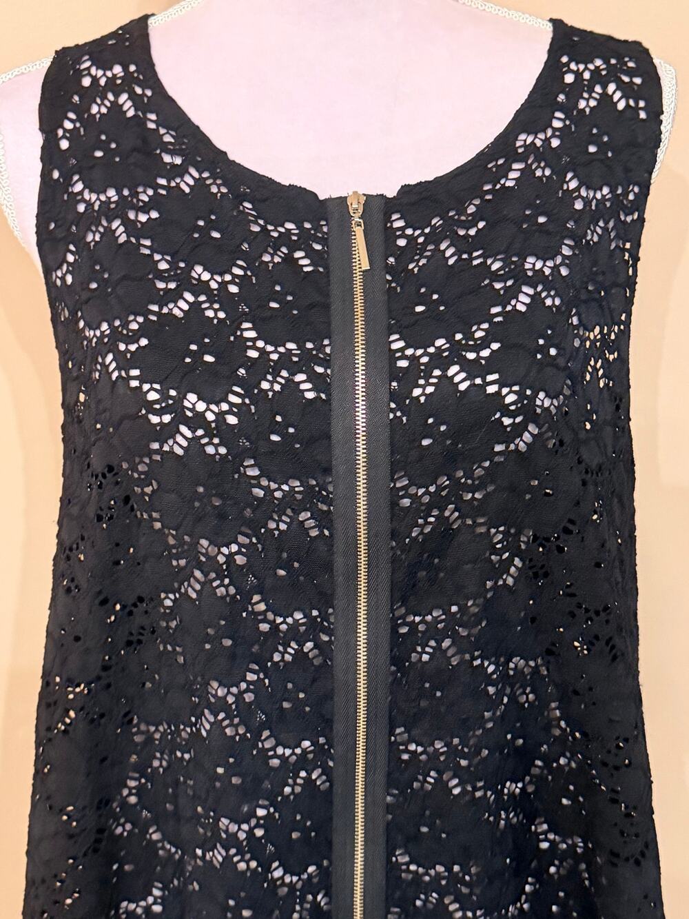 COMFY USA Black Sleeveless Lace Tunic Top Asymmetric Hem Full Zip Front Size S